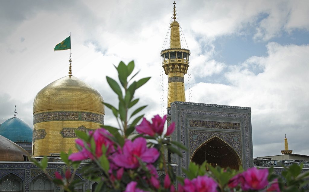 برنامه «آسمان هشتم» مشاعره رضوی را در حرم مطهر ثامن‌الحجج (ع) برگزار می کند.